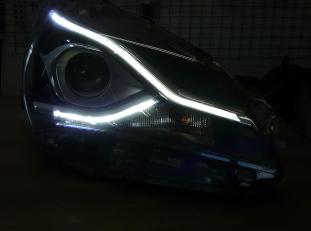 Toyota Yaris III (2018)  regeneracja światłowodów w przednich reflektorach