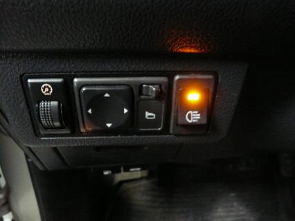 Nissan Versa Instalacja światła przeciwmgielnego