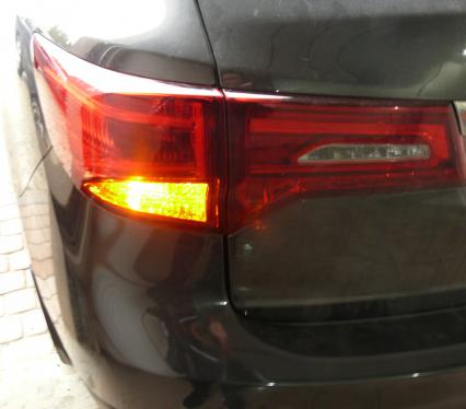 Acura MDX - tylne światło przeciwmgłowe 