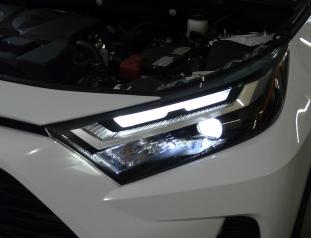 Toyota Rav4 (2021)  modyfikacja przednich reflektorów USA > EU